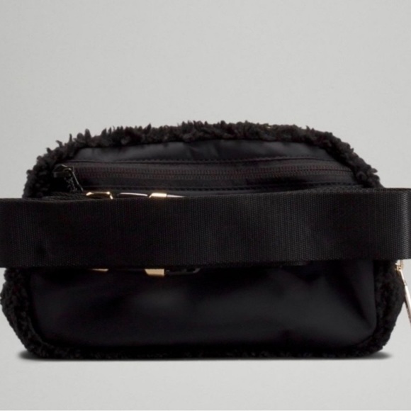 Everywhere BELT BAG Fleece black Fanny Pack LAST CHANCE Lululemon - Picture 8 of 16